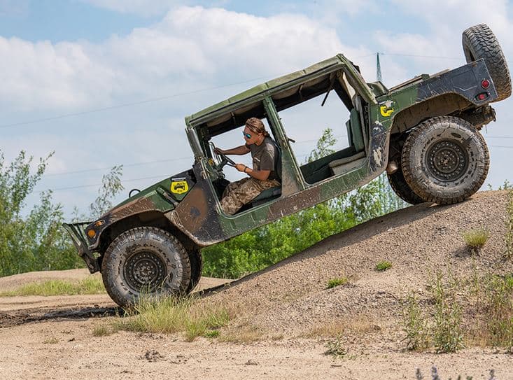 HUMVEE řízení a safari jízda - 30 minut