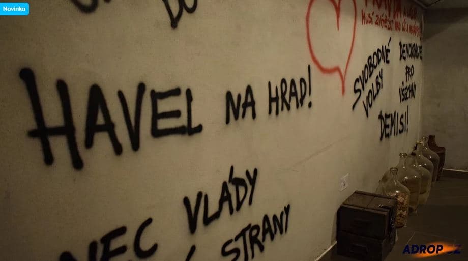 Úniková hra v Praze: Doupě revoluce pro dva
