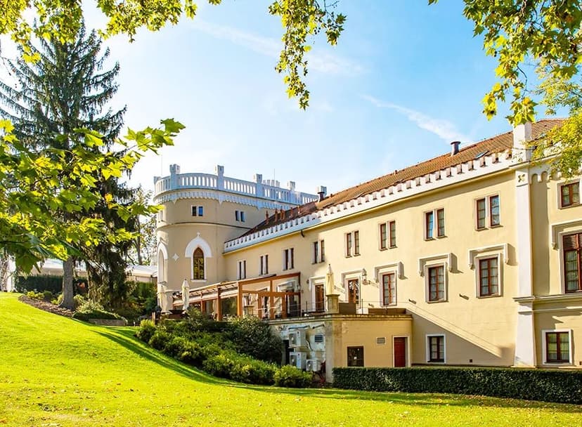 Únik na zámku v Praze s wellness