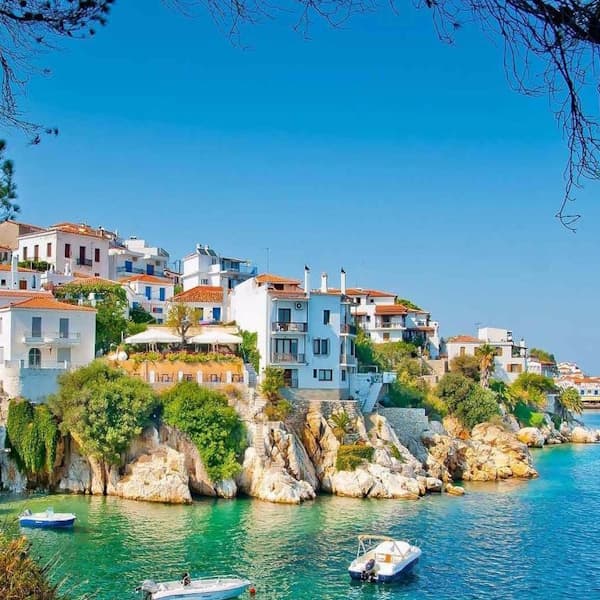 Zpáteční letenky Praha - Skiathos